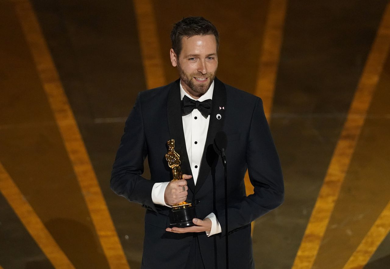 Alabama’s Paul Rogers wins Oscar for ‘Everything Everywhere All at Once’