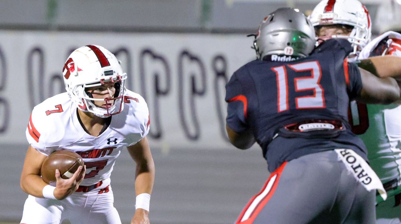 Hewitt-Trussville at Thompson Football