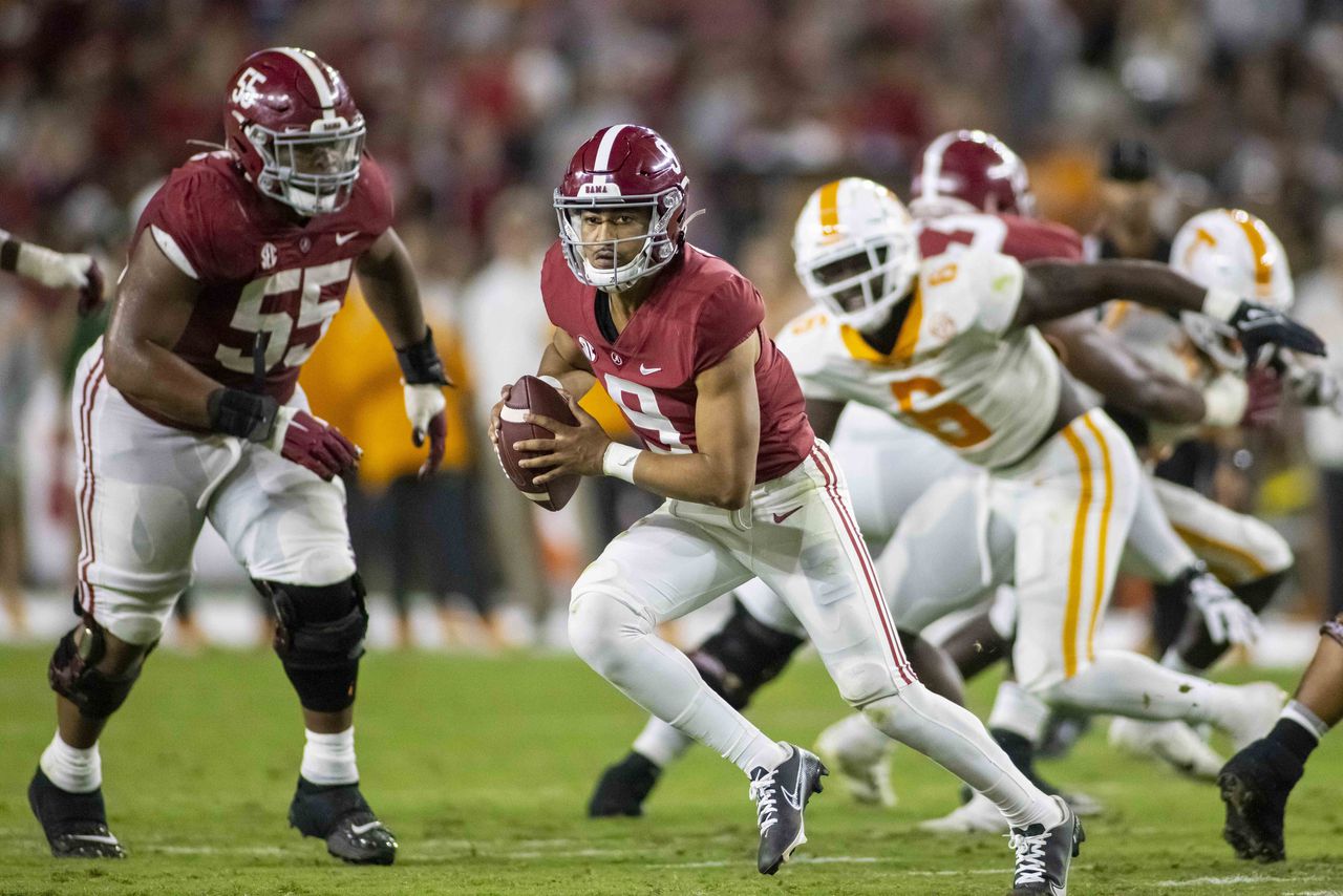 Alabama opens as favorite over Tennessee