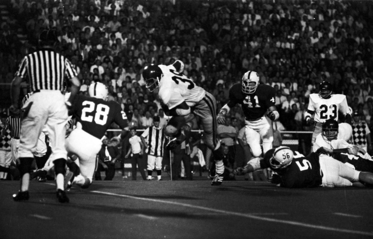 USC running back Sam Cunningham (#39) running with the ball during the season-opening game between the University of Alabama and the University of Southern California (USC) at Legion Field in Birmingham, Alabama.