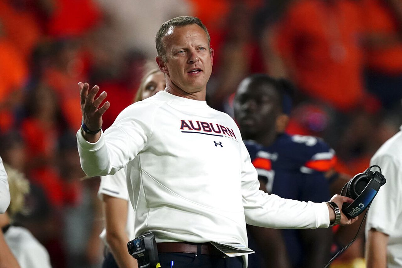 Auburn failing in crucial 'middle 8' moments under Bryan Harsin