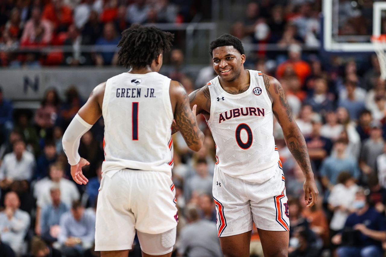 Auburn hoops enters 2022-23 season in top-15 of AP poll