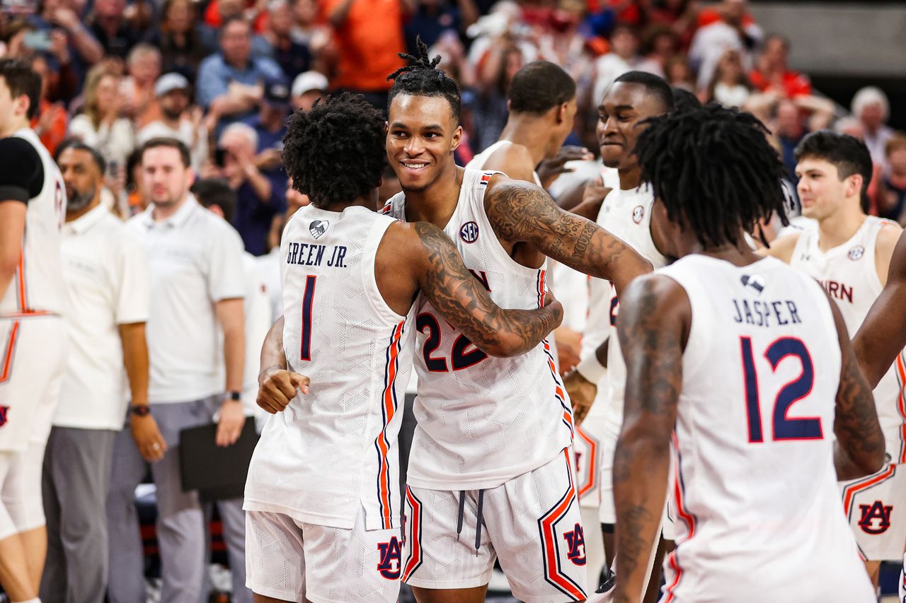 Auburn’s Allen Flanigan returns to practice after 2-week absence