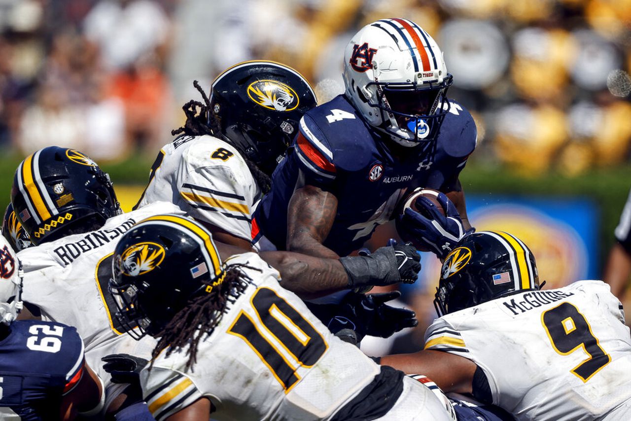 Auburn’s poor run-blocking has Tank Bigsby mired in mediocrity