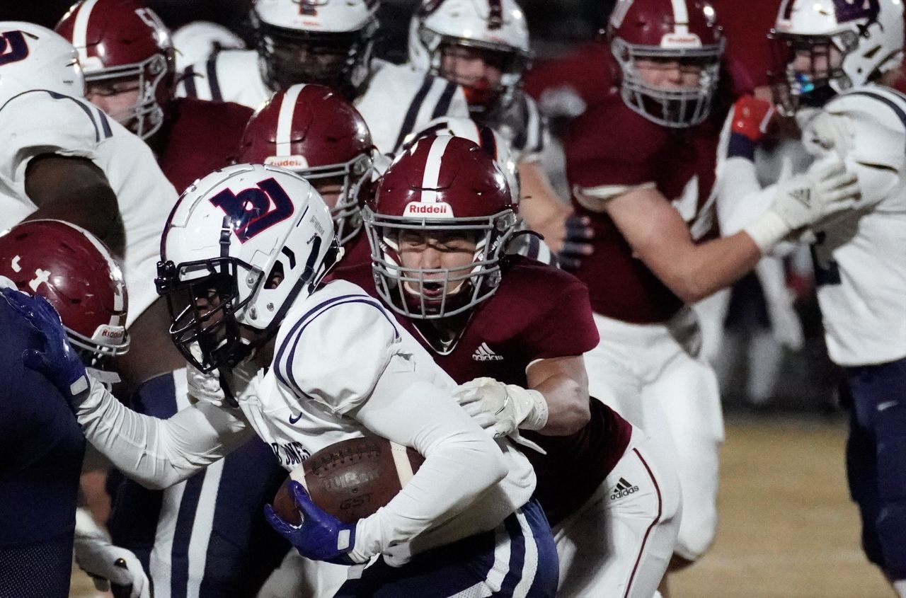 Big first quarter boosts Hartselle to 38-31 win over Bob Jones