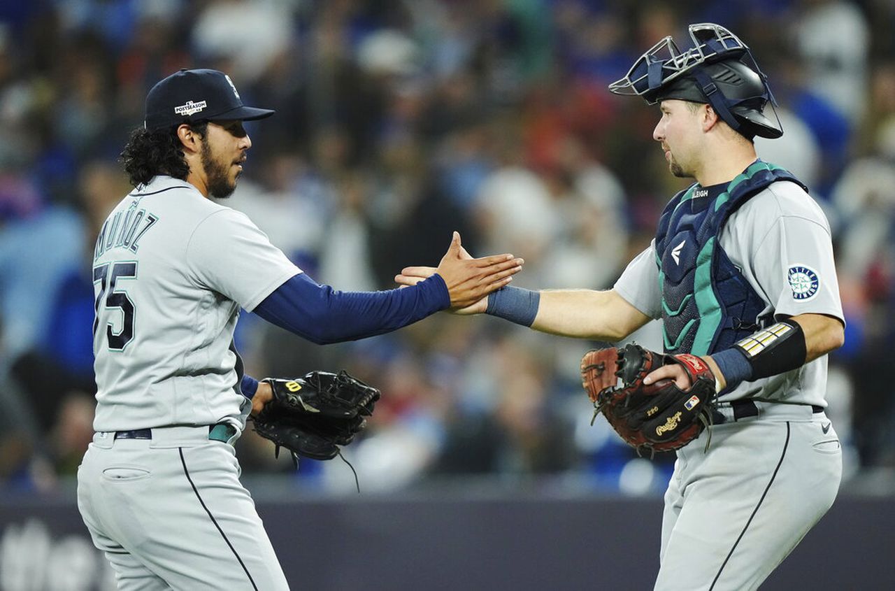 Blue Jays-Mariners Game 2 MLB 2022 live stream (10/8)