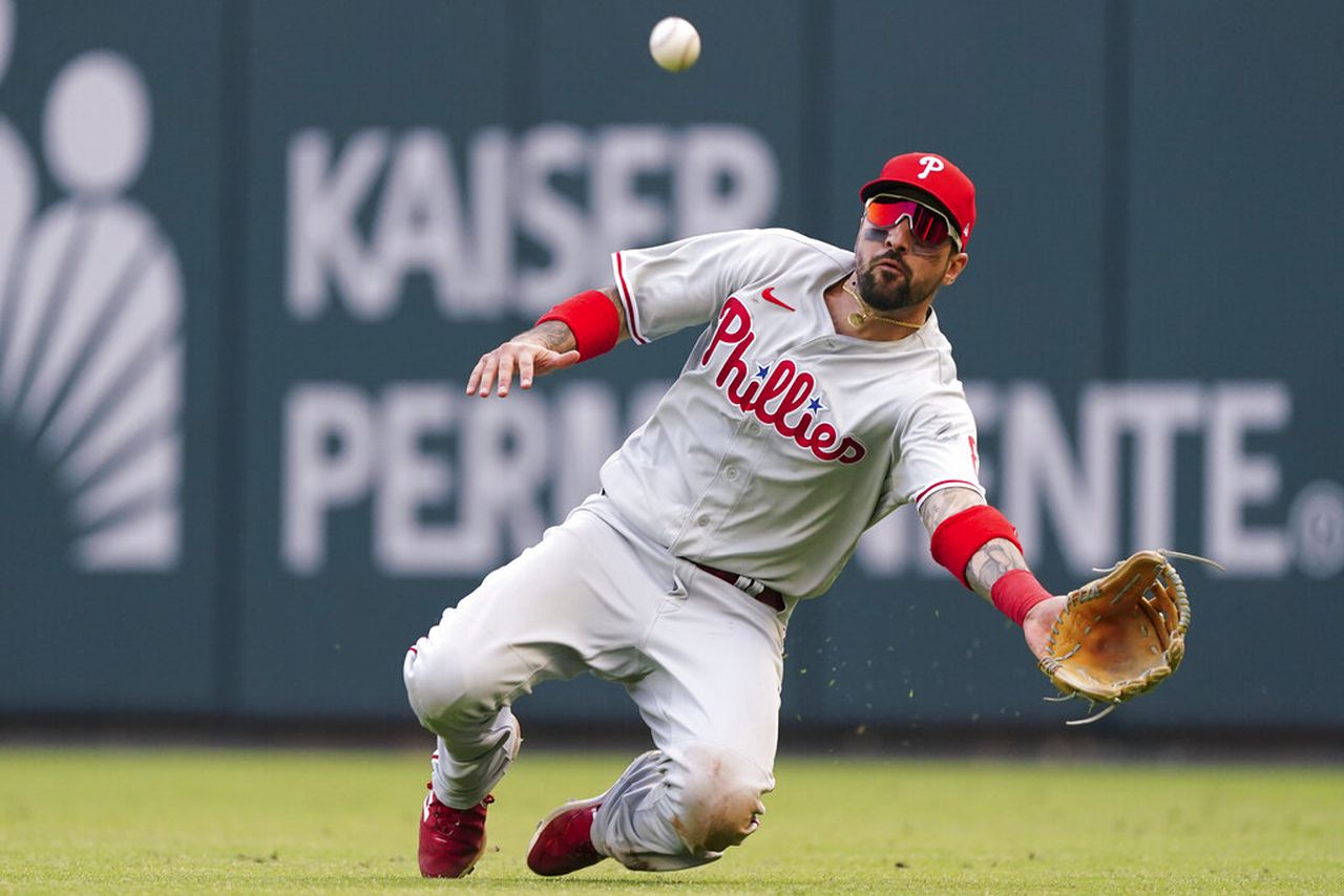 Braves-Phillies Game 2 2022 live stream, odds (10/12)