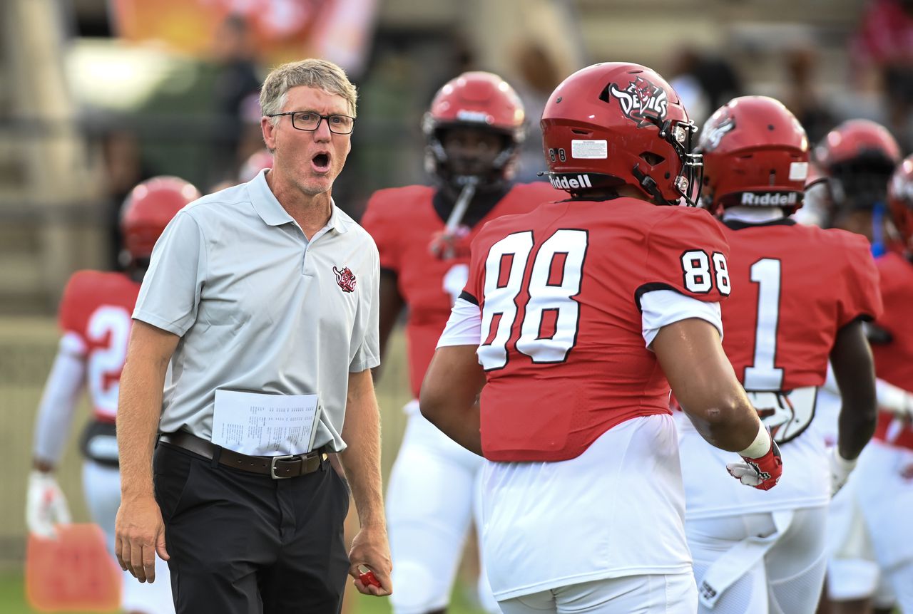 Central-Phenix City downs Prattville to win region title