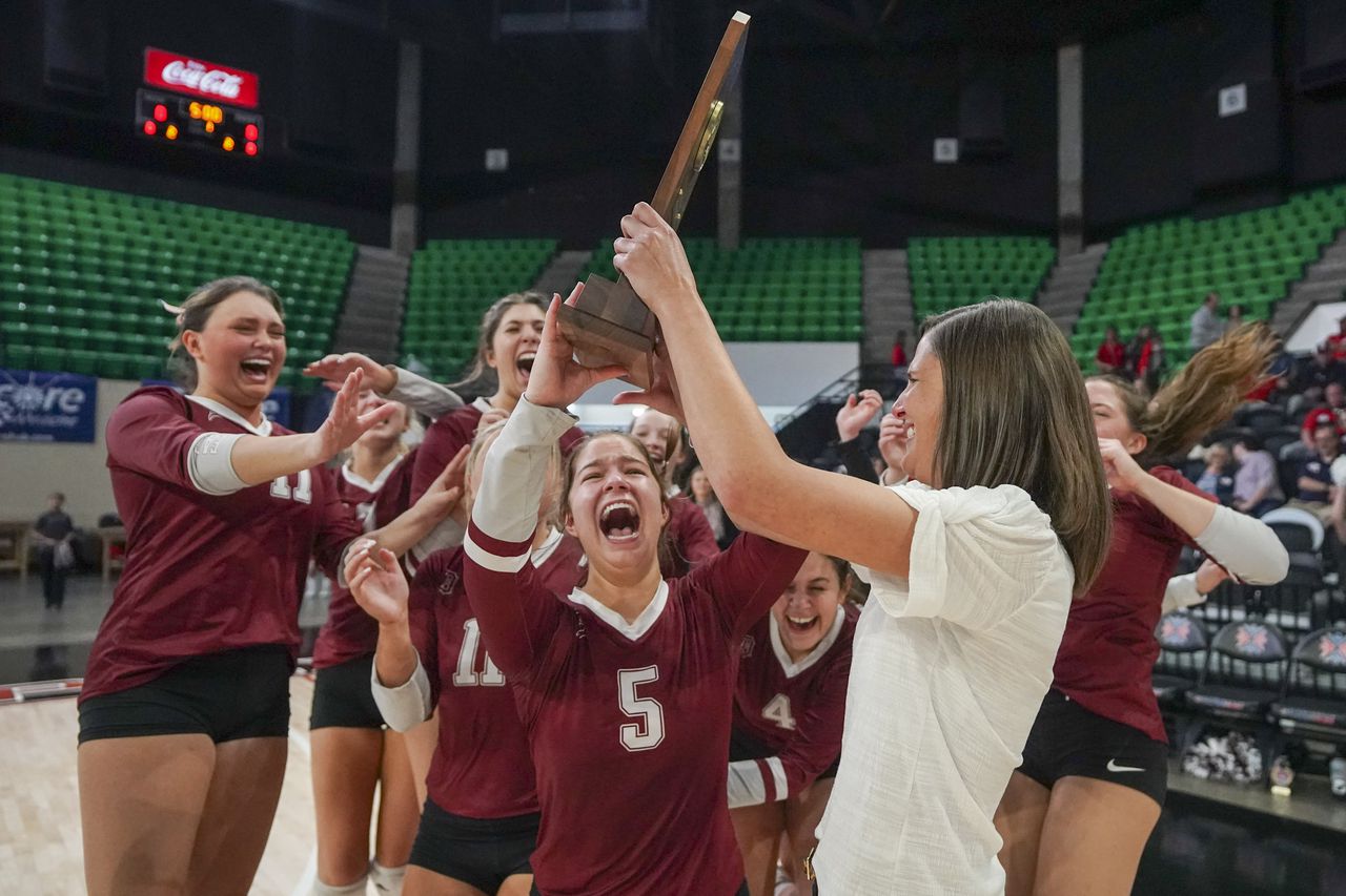 Class 2A volleyball: Donoho battles to second straight title; 13th overall