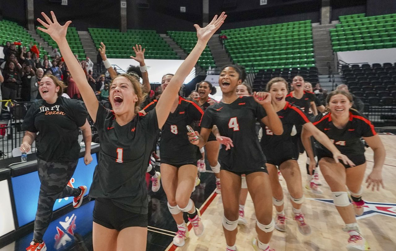 Class 7A volleyball: McGill-Toolen powers past Bob Jones for 22nd state title