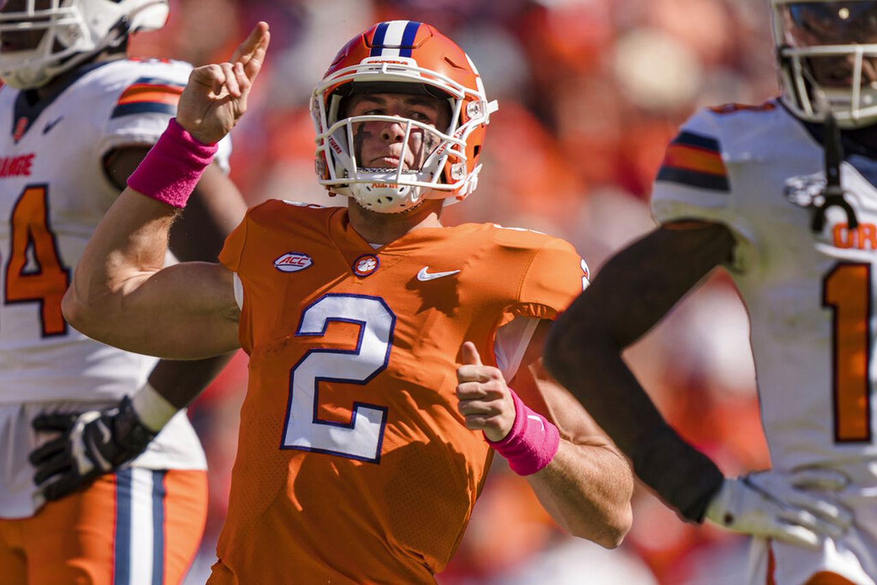 Clemson fans storm field in win over Syracuse; Dabo compares benched DJ Uiagalelei to Steph Curry