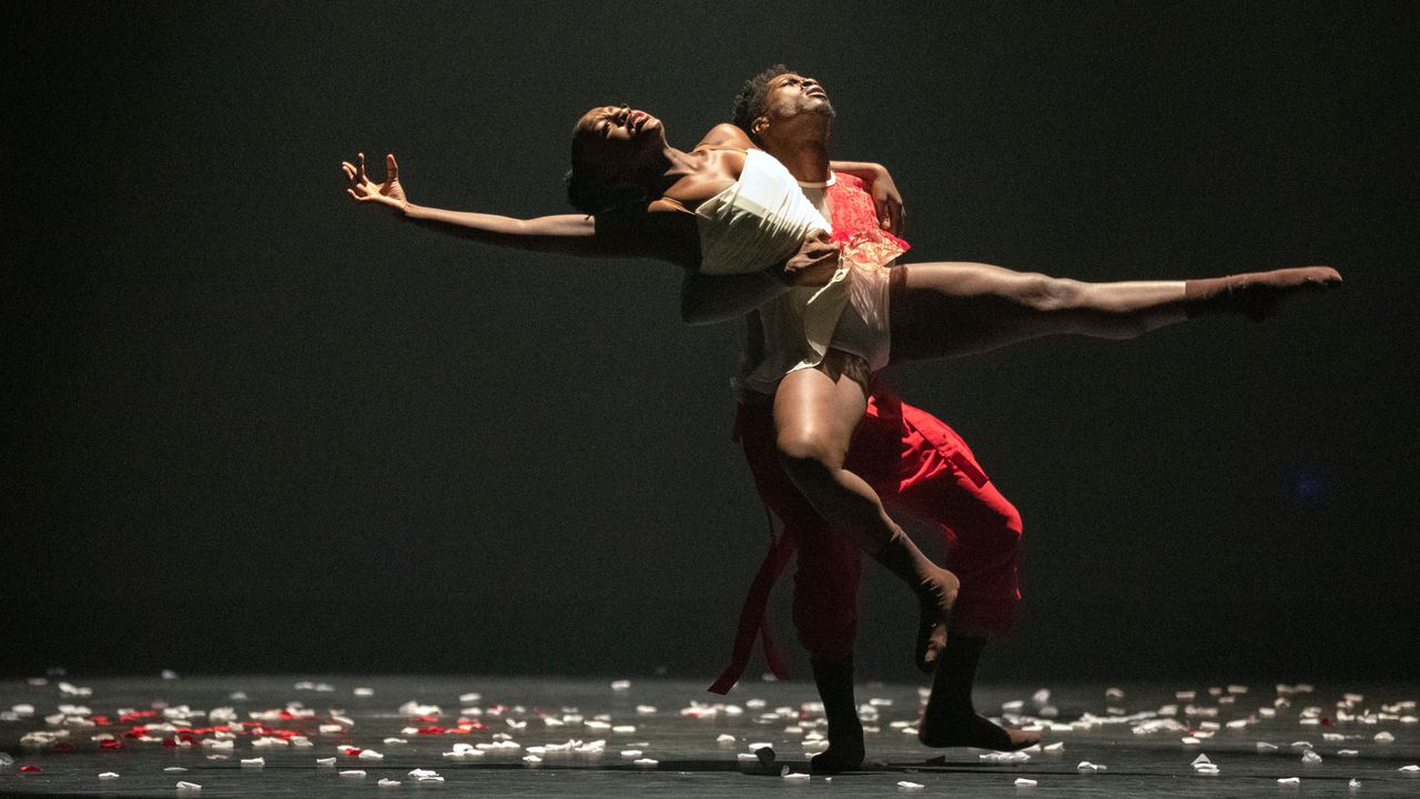 Collage brings ‘different take’ on possibilities of fine dance to Mobile