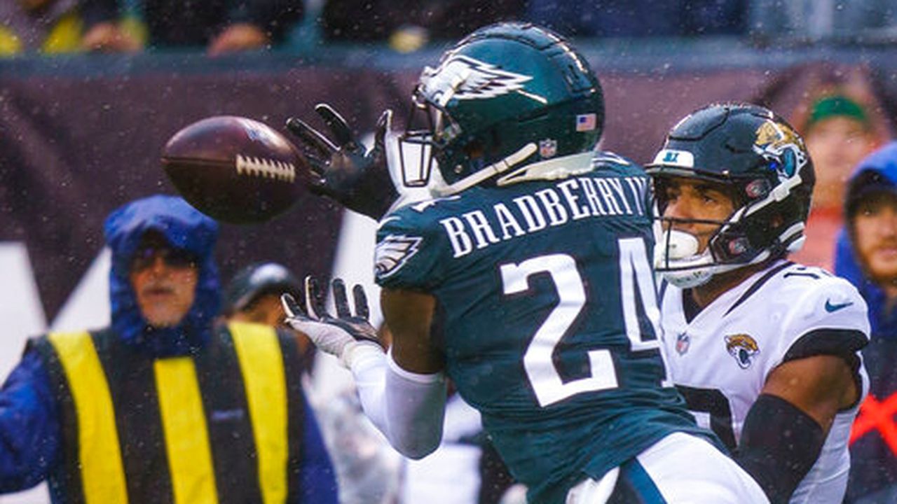 Former Samford star's ‘unbelievable play’ for Eagles