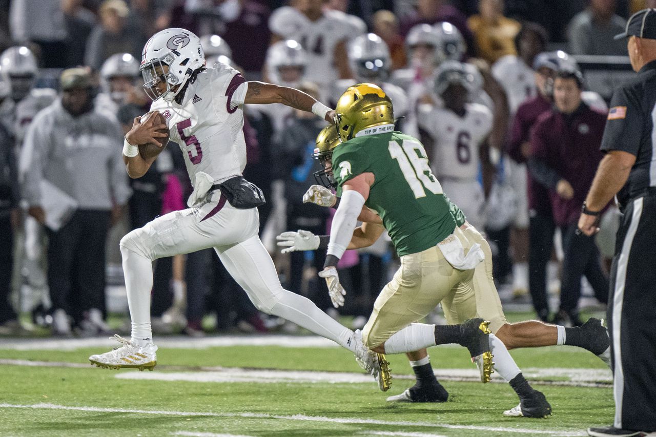 Gardendale’s Tyler Nelson boosts Rockets past Mountain Brook to earn region title