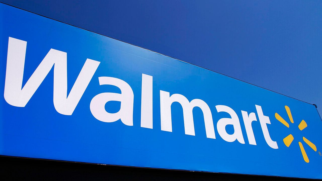 Gunfight inside Alabama Walmart leaves 1 dead, 1 in custody