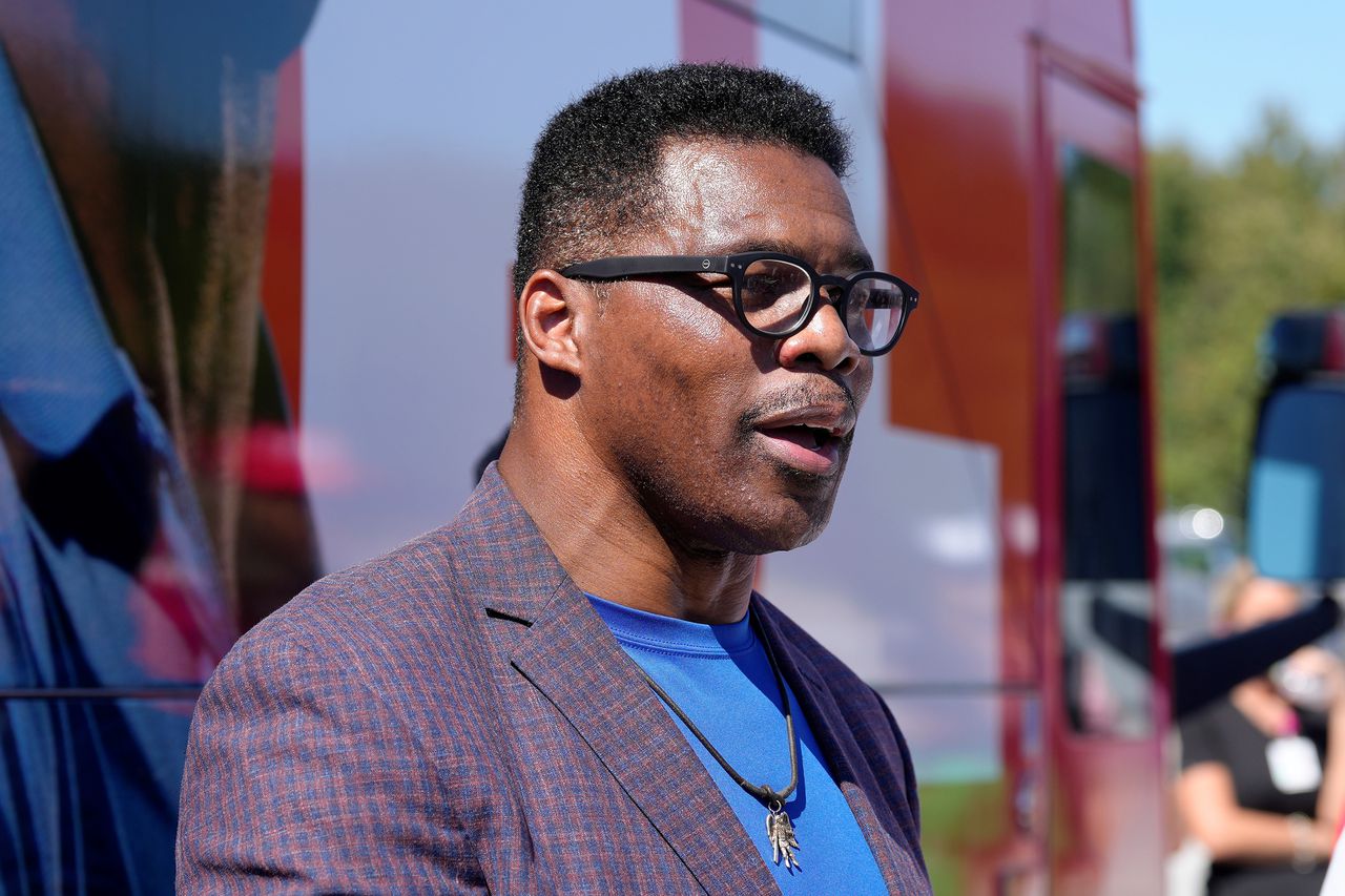 Herschel Walker flashes ‘prop’ badge during debate: ‘I am work with many police officers’