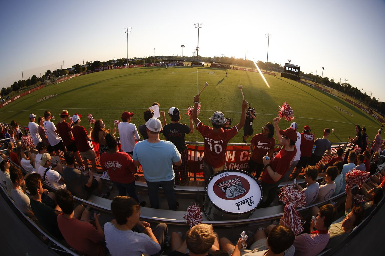 Late goal lifts No. 2 Alabama soccer over No. 7 Arkansas