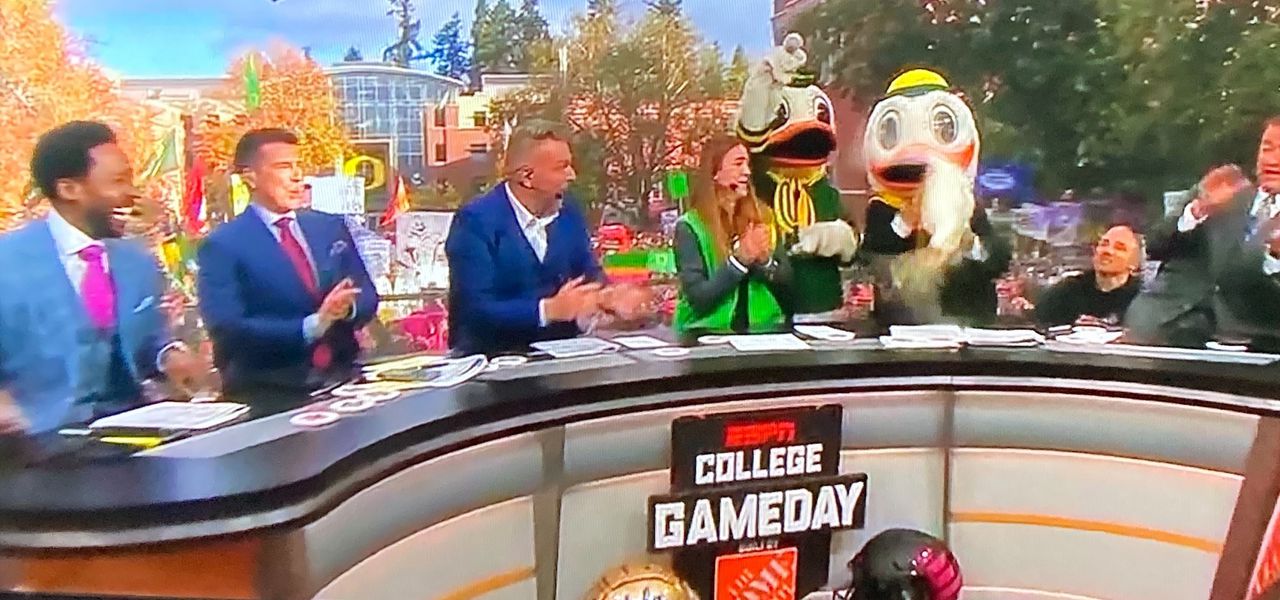 Lee Corso releases live duck on set; ‘GameDay’ picks Alabama game: ‘I’m just hoping for a good game’