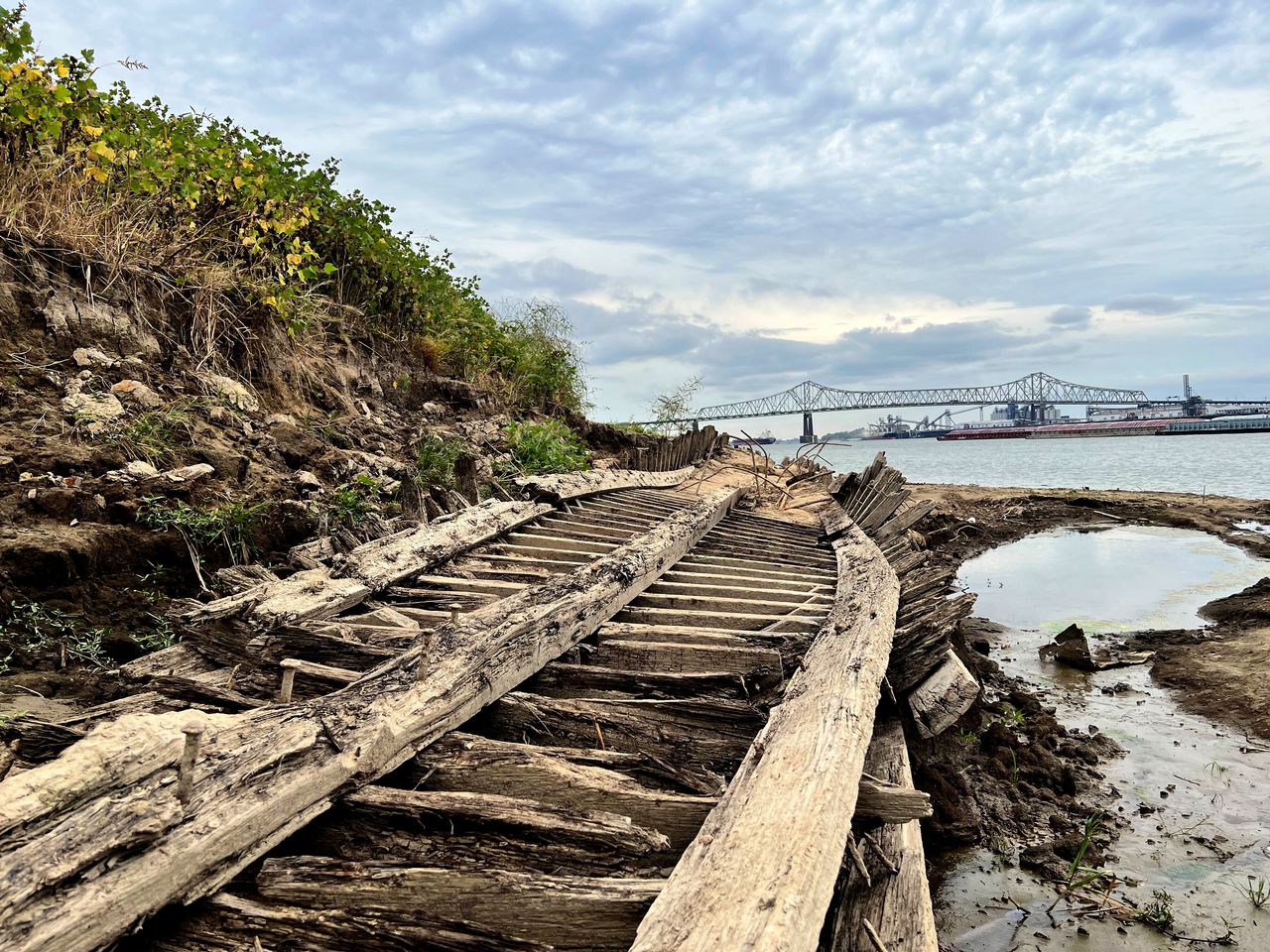 Mississippi River’s critically low water levels create shipping chaos