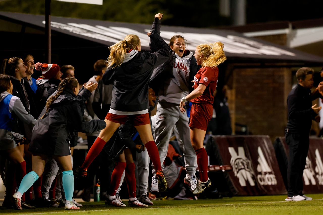 No. 1 Alabama soccer wins 11th straight game