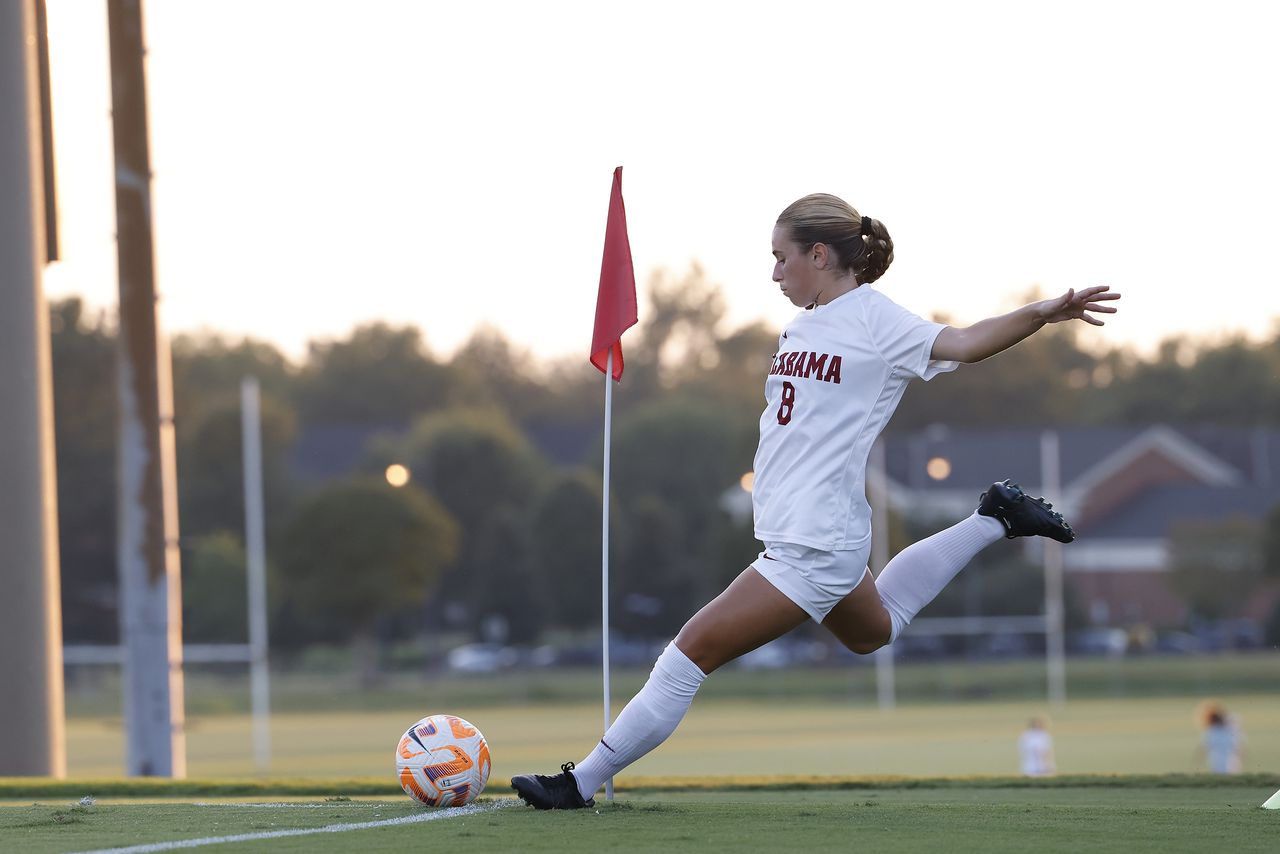 No. 4 Alabama beats No. 20 Ole Miss, wins 8th straight