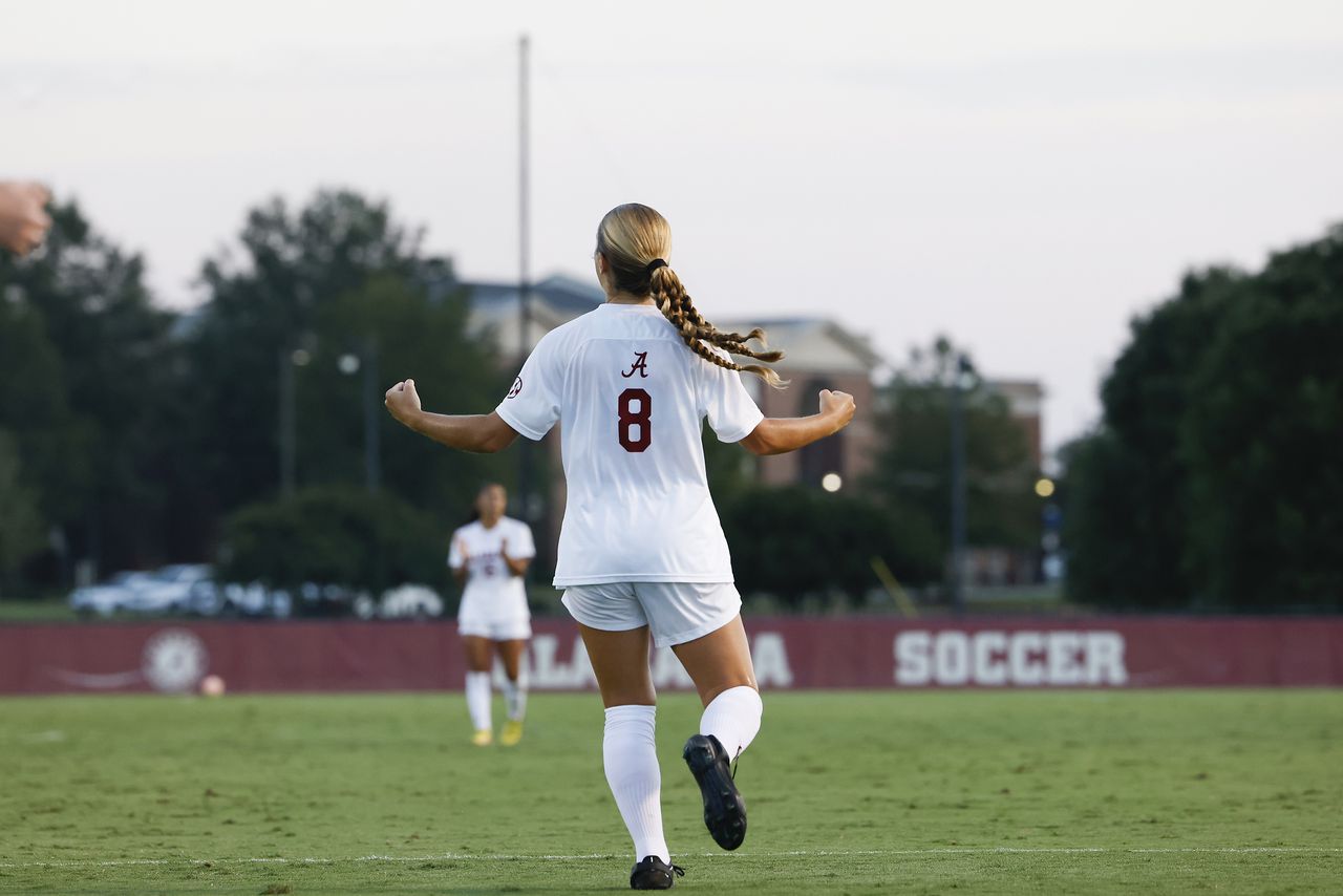 No. 4 Alabama women’s soccer wins 9th straight