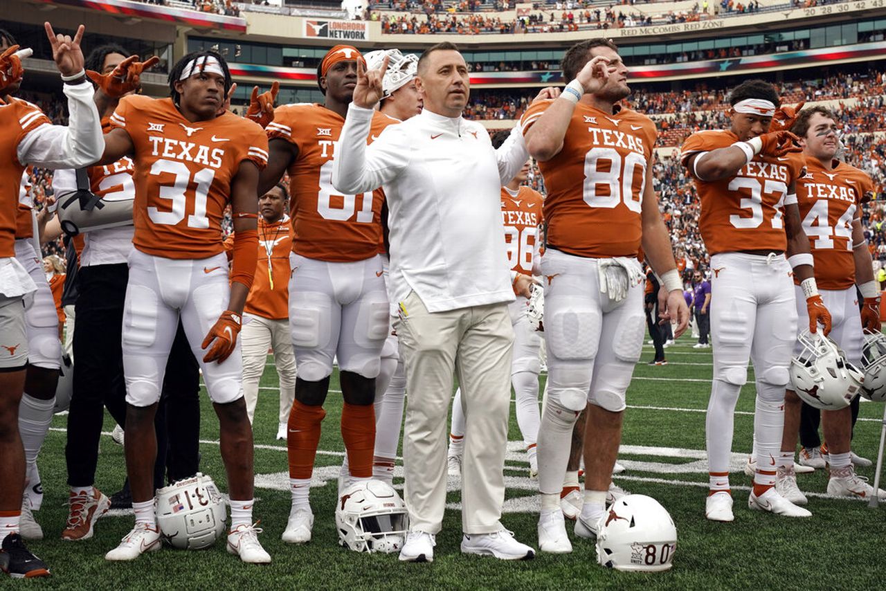 Sarkisian apologizes for not singing ‘The Eyes of Texas’