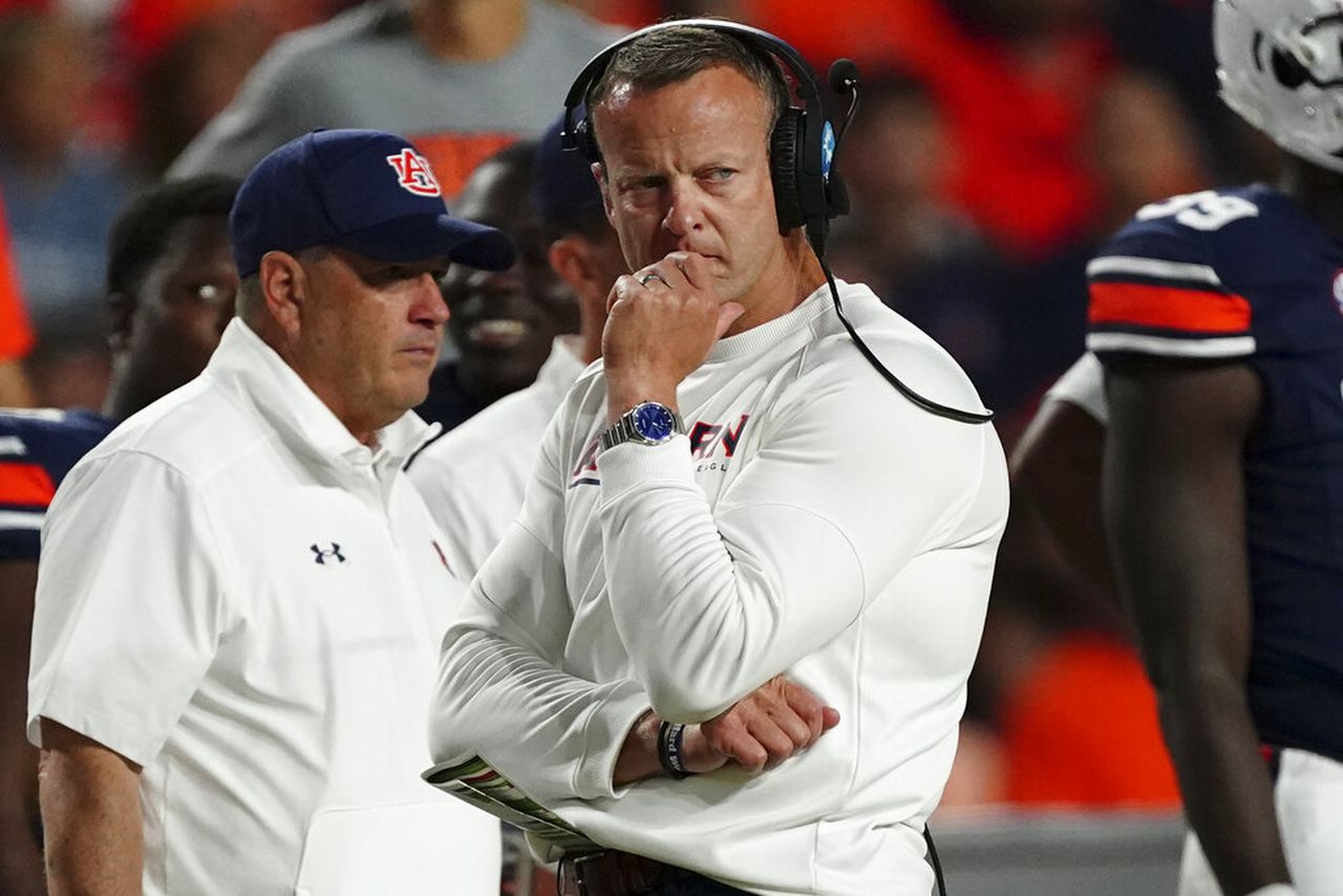 Sorting out the facts on Bryan Harsin’s redshirt policy at Auburn