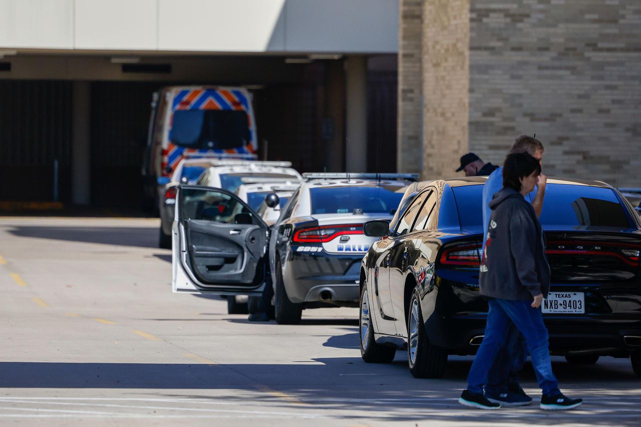 Texas parolee attending birth shot, killed 2 Dallas hospital employees, official says