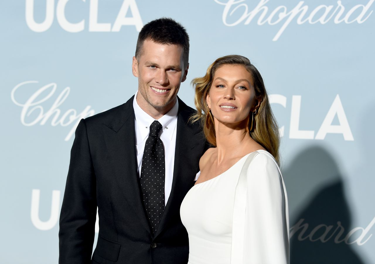 Tom Brady, Gisele Bündchen hire divorce lawyers, per report