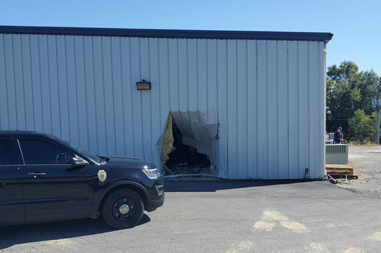 Vehicle crashes into Alabama shopping center, 1 injured