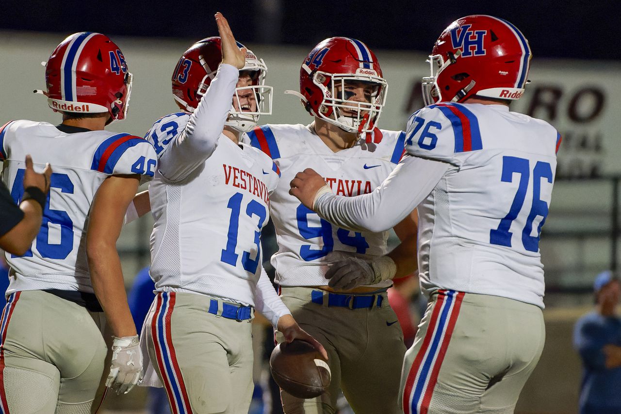 Vestavia Hills beats Helena for 3rd straight win