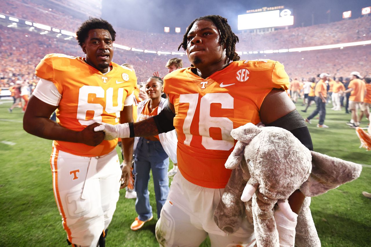 Watch as Tennessee fans celebrate Alabama win by pulling down goal posts