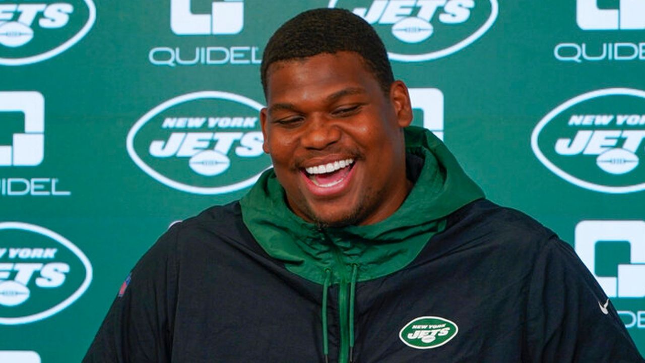 Watch Jets’ Quinnen Williams get slimed