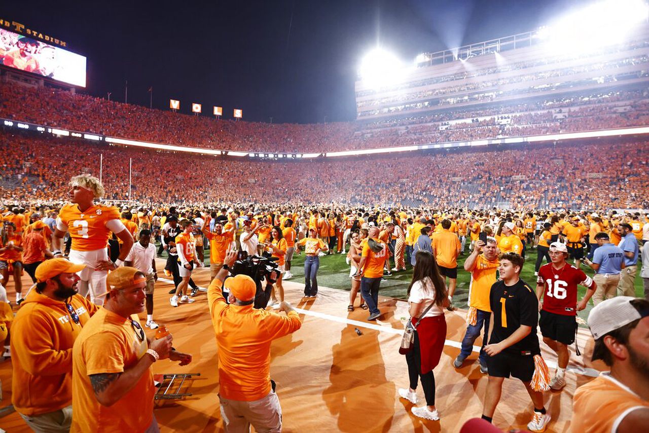 Watch Tennessee co-eds fall out of student section onto field to celebrate Alabama win