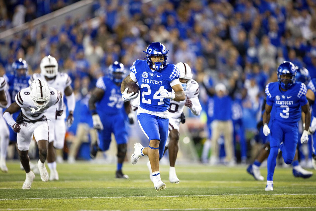 Kentucky running back Christopher Rodriguez Jr. carries the football