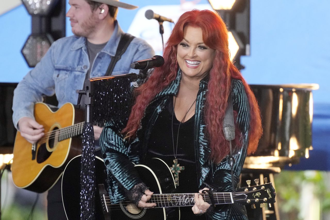 Wynonna Judd is ‘between hell and hallelujah’ on tour as she mourns mother’s death