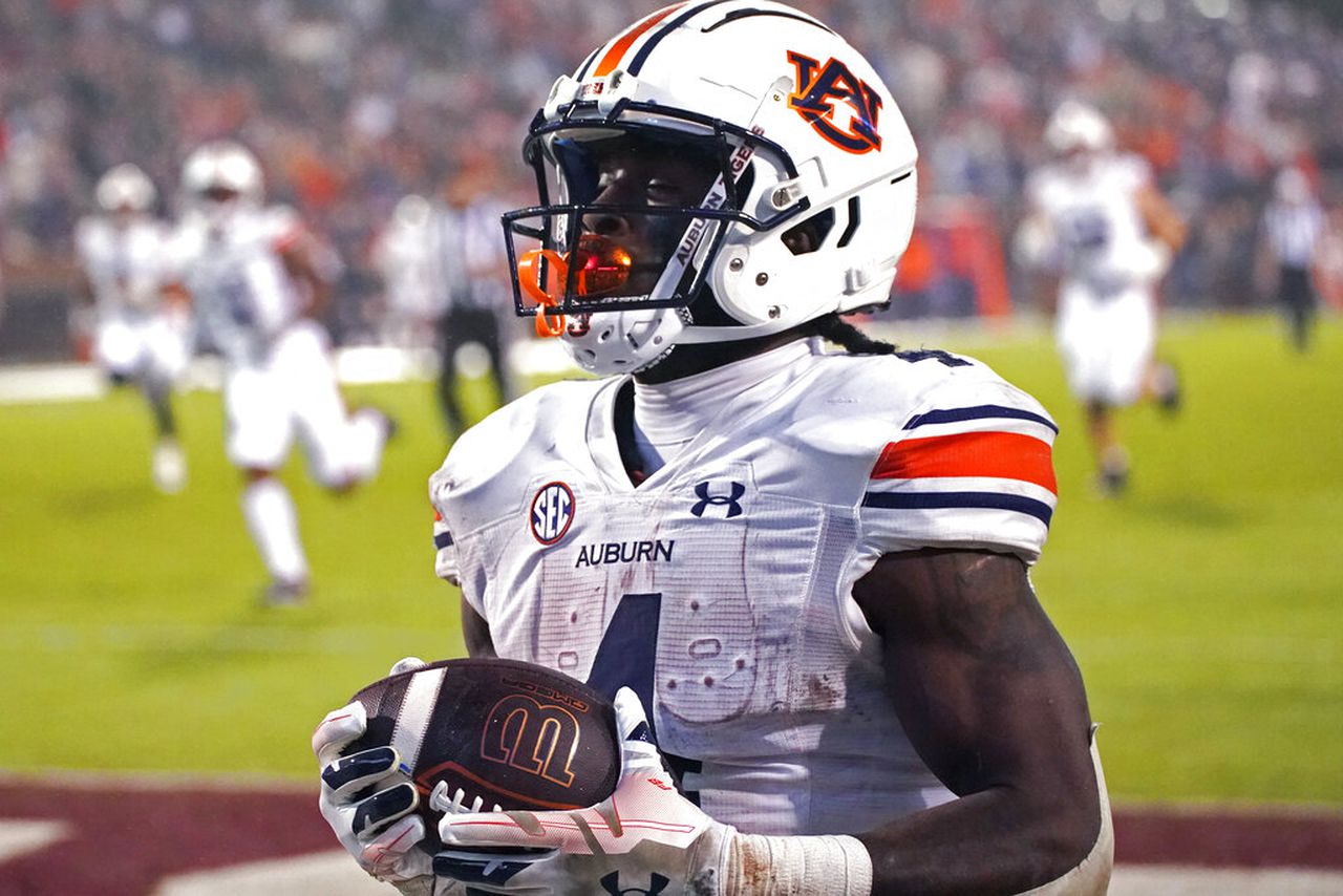 Auburn a slight home favorite against reeling Texas A&M