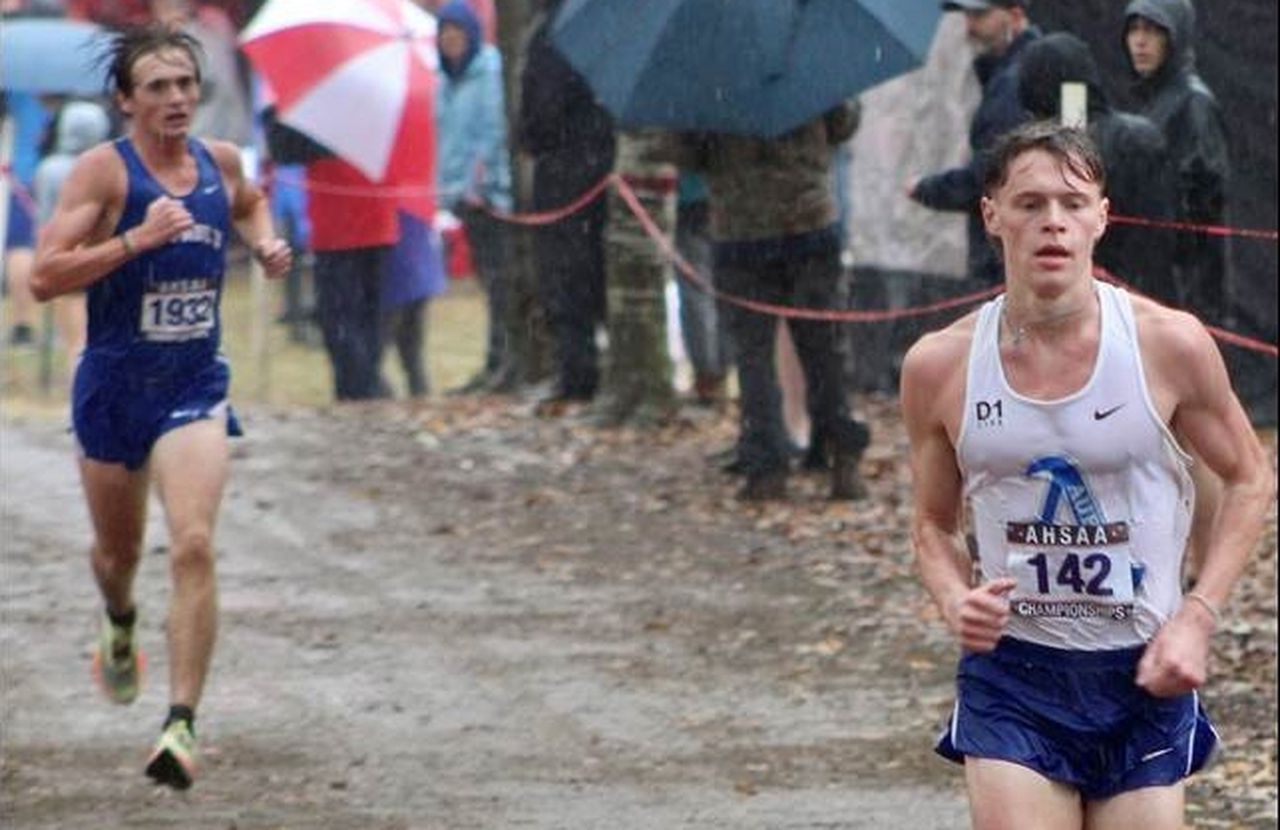 Auburn runner sets course, state record to claim AHSAA cross country