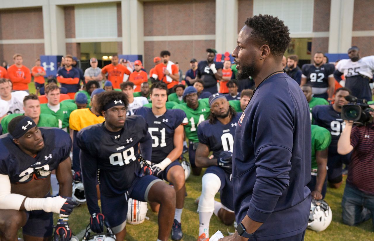 Cadillac Williams cherishing 'bittersweet' shot as Auburn's interim coach