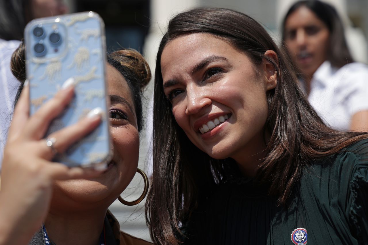 Elon Musk on Alexandria Ocasio-Cortez criticism: ‘Your feedback is appreciated, now pay $8′