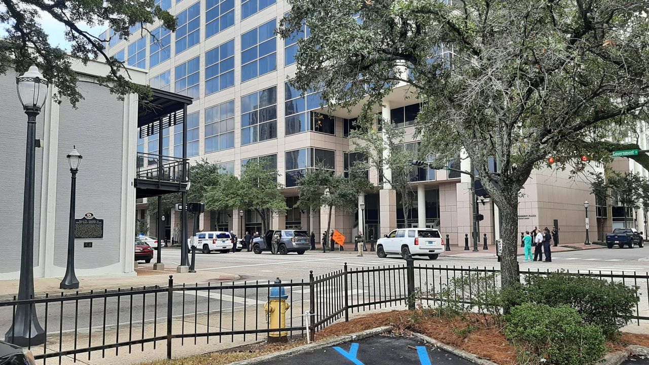 Gunman who fatally shot himself in Mobile Government Plaza standoff identified