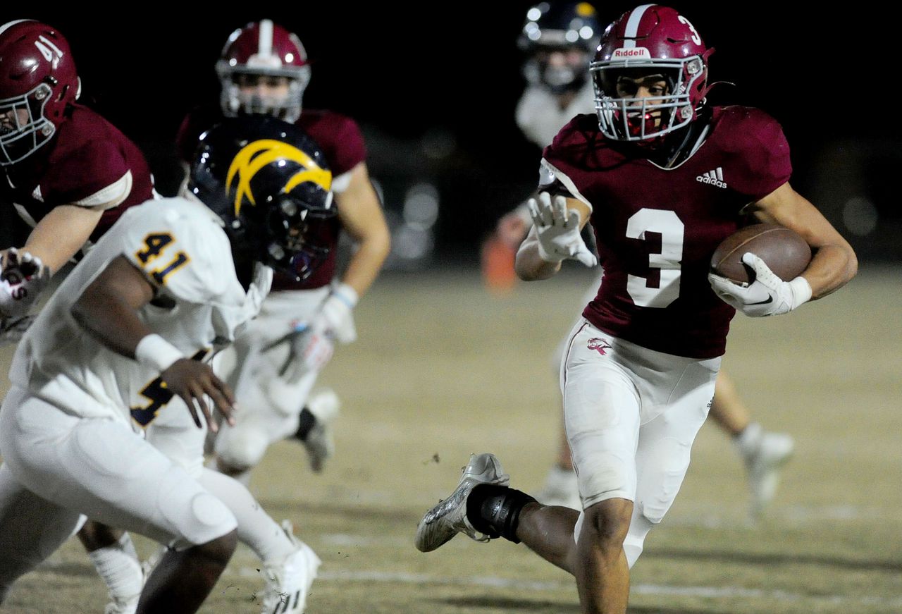 Hartselle rolls over Buckhorn 52-7 in 6A playoffs