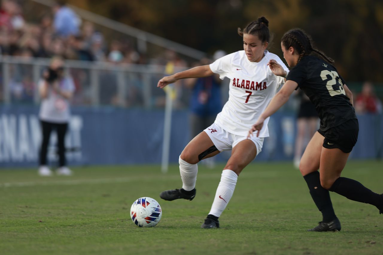 Last-minute goal sends Alabama to SEC soccer title game