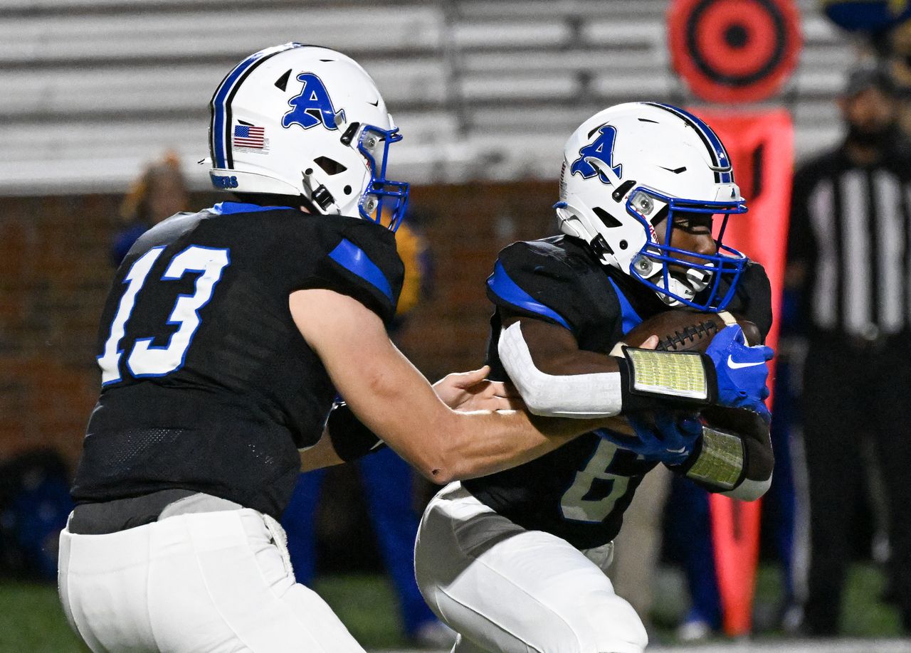 Tyler Flakes, Auburn outlast Fairhope in Class 7A playoffs