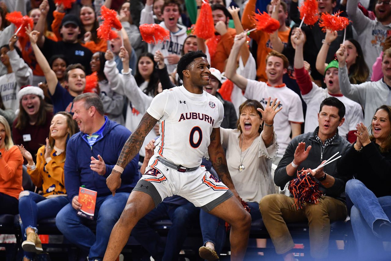 Auburn relies on defense and rebounding in 61-58 win against Florida