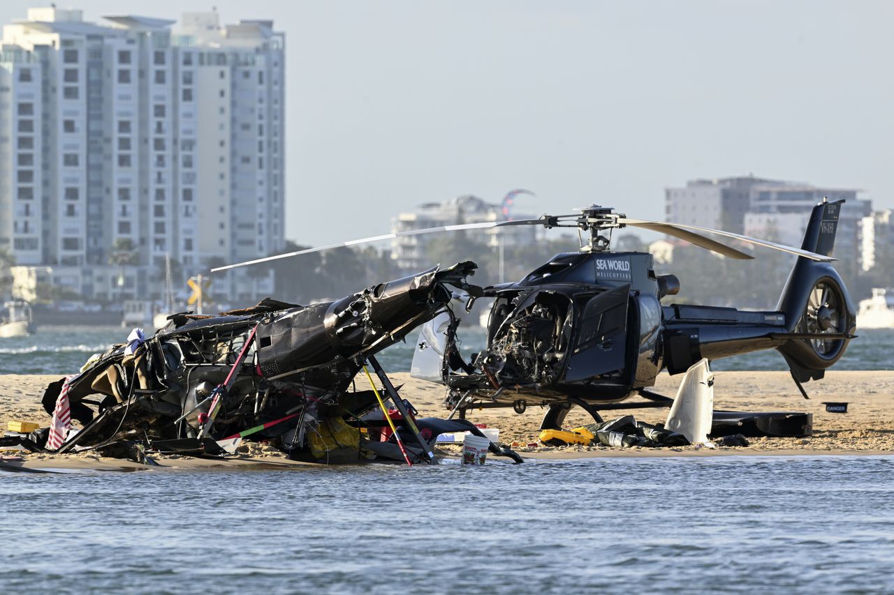 4 dead after 2 helicopters collide near Australian Sea World park