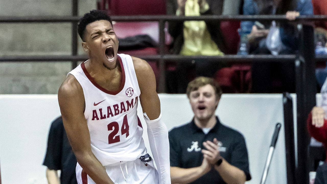 Alabama matches season high in AP basketball poll