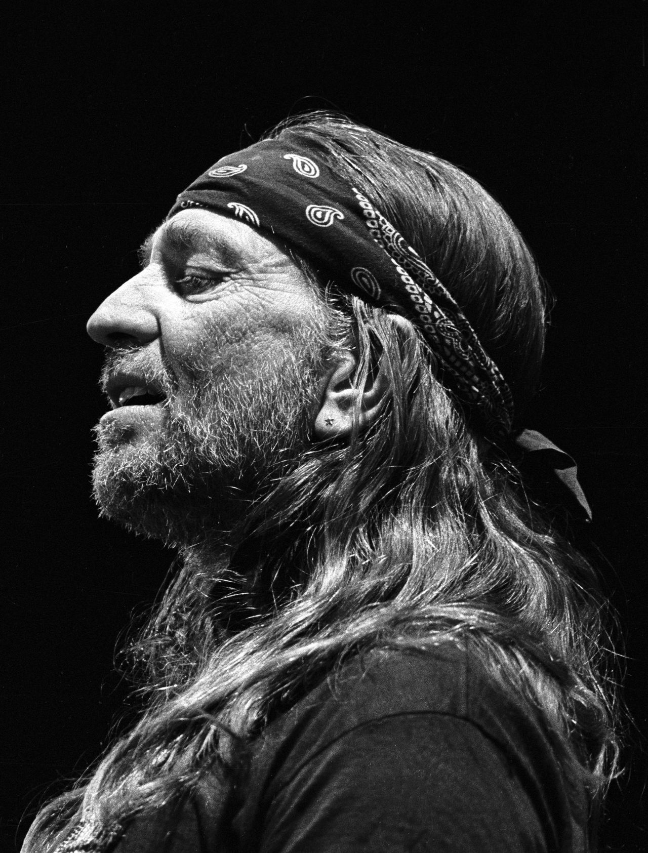 Alabama photographer tells stories behind classic concert pix of Willie Nelson, Tina Turner, more