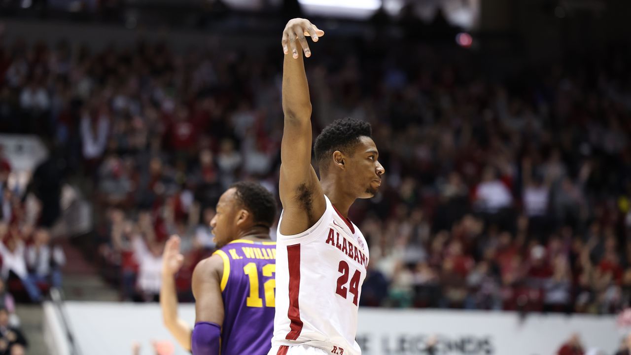 Alabama routs LSU in first half, cruises in second half to stay undefeated in SEC